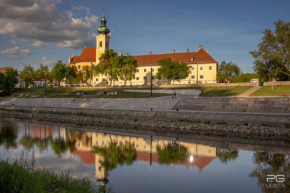 Гостиница Hotel Klastrom  Дьор